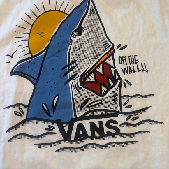 NWOT VANS OFF THE WALL Youth L 12-14
SHARK T-shirt - Picture 1 of 9